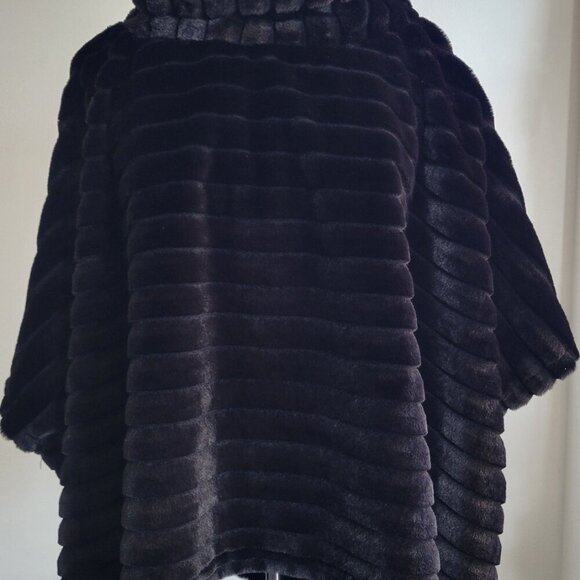 Vintage Concepts Faux Fur Poncho Cape Coat–Plush Ribbed Design, Black (Size M - Picture 11 of 12